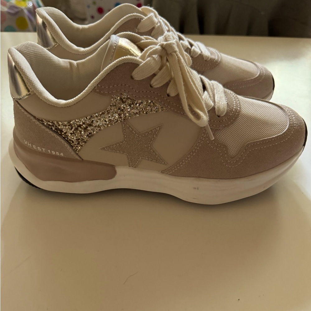 Woman’s size 8 Vintage Havana sneakers 👟